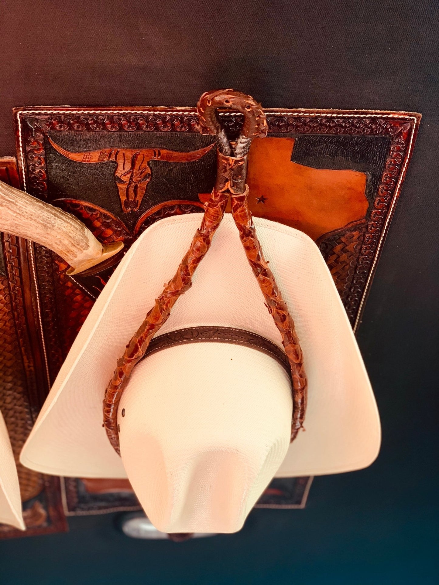 JM Texas Outlaw Edition Cowboy Hat Rack Gun Holster & Dagger Tooled Leather Mount. - JM Ranch Snap Racks