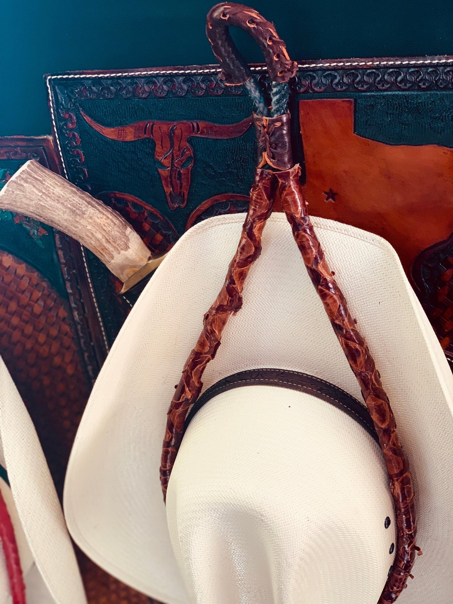 JM Texas Outlaw Edition Cowboy Hat Rack Gun Holster & Dagger Tooled Leather Mount. - JM Ranch Snap Racks